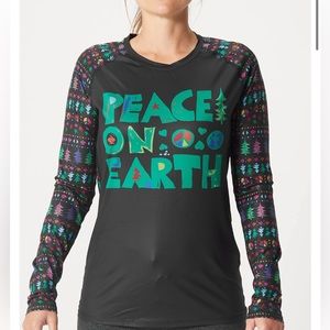 Rabbit Ez Tee “Peace on Earth” - Women’s Medium